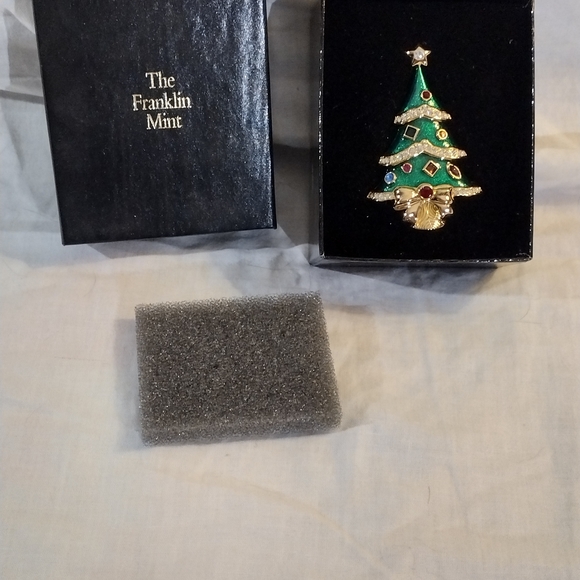 The Franklin Mint Other - The Franklin Mint Green and Gold Christmas Tree Brooch
